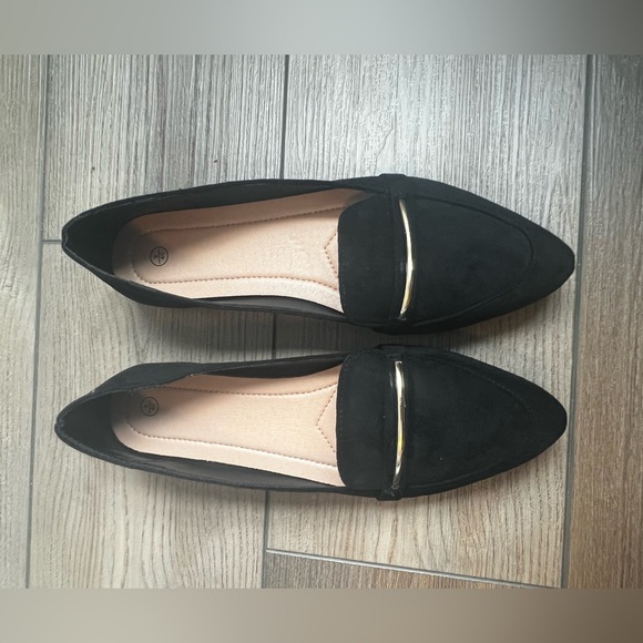 Women’s Pointy Toed Loafer - Picture 3 of 5